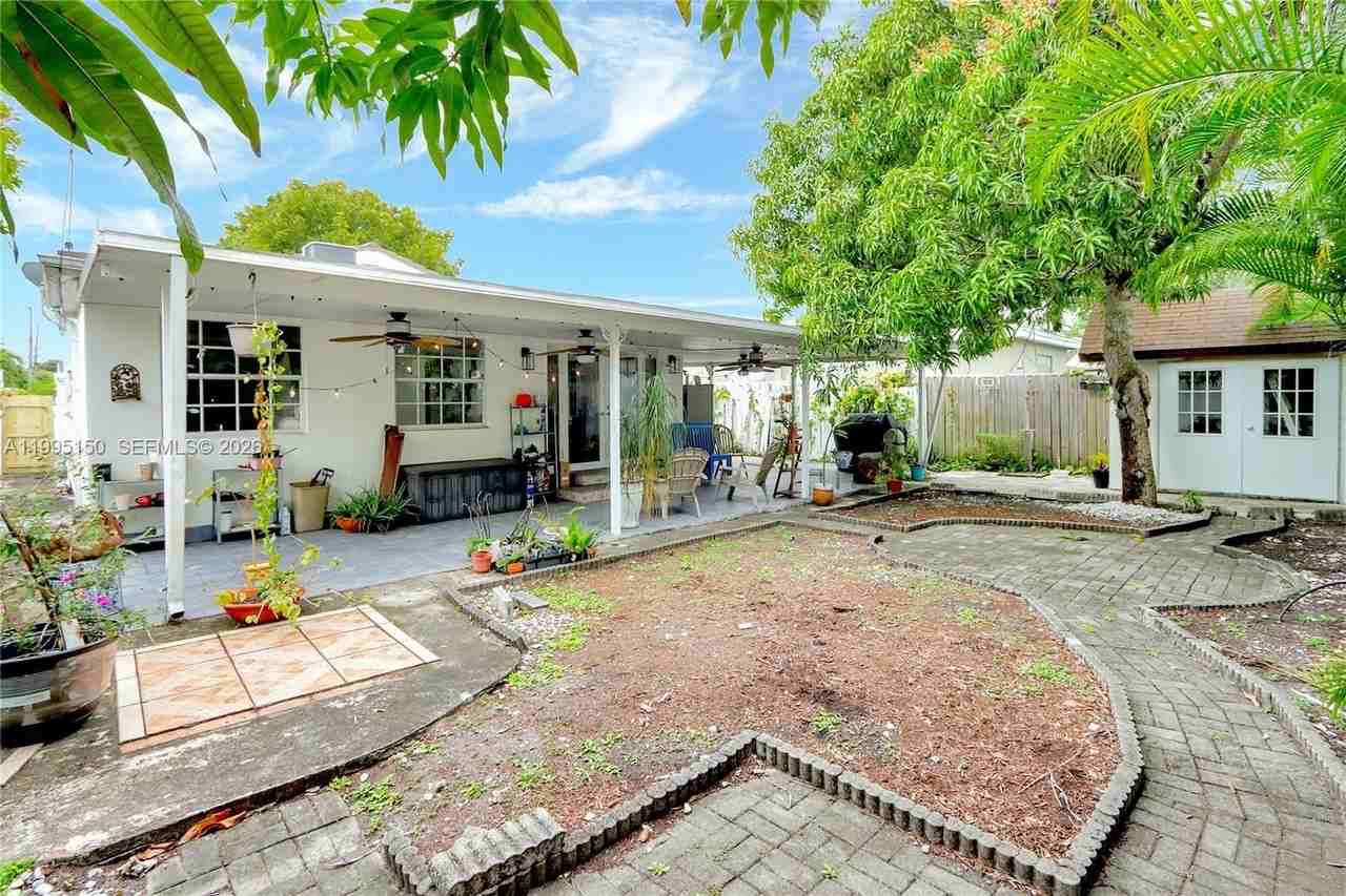 5509 Sw 6th St - Photo 5 of 22