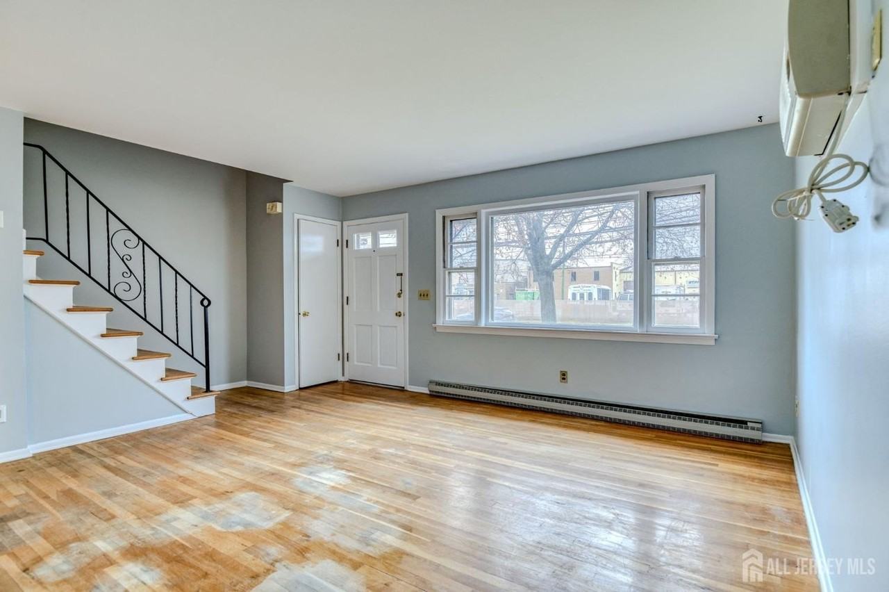 345 Lincoln Blvd - Photo 4 of 24