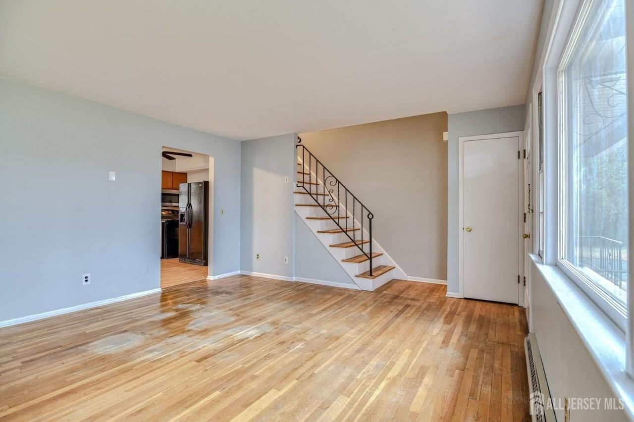 345 Lincoln Blvd - Photo 6 of 24