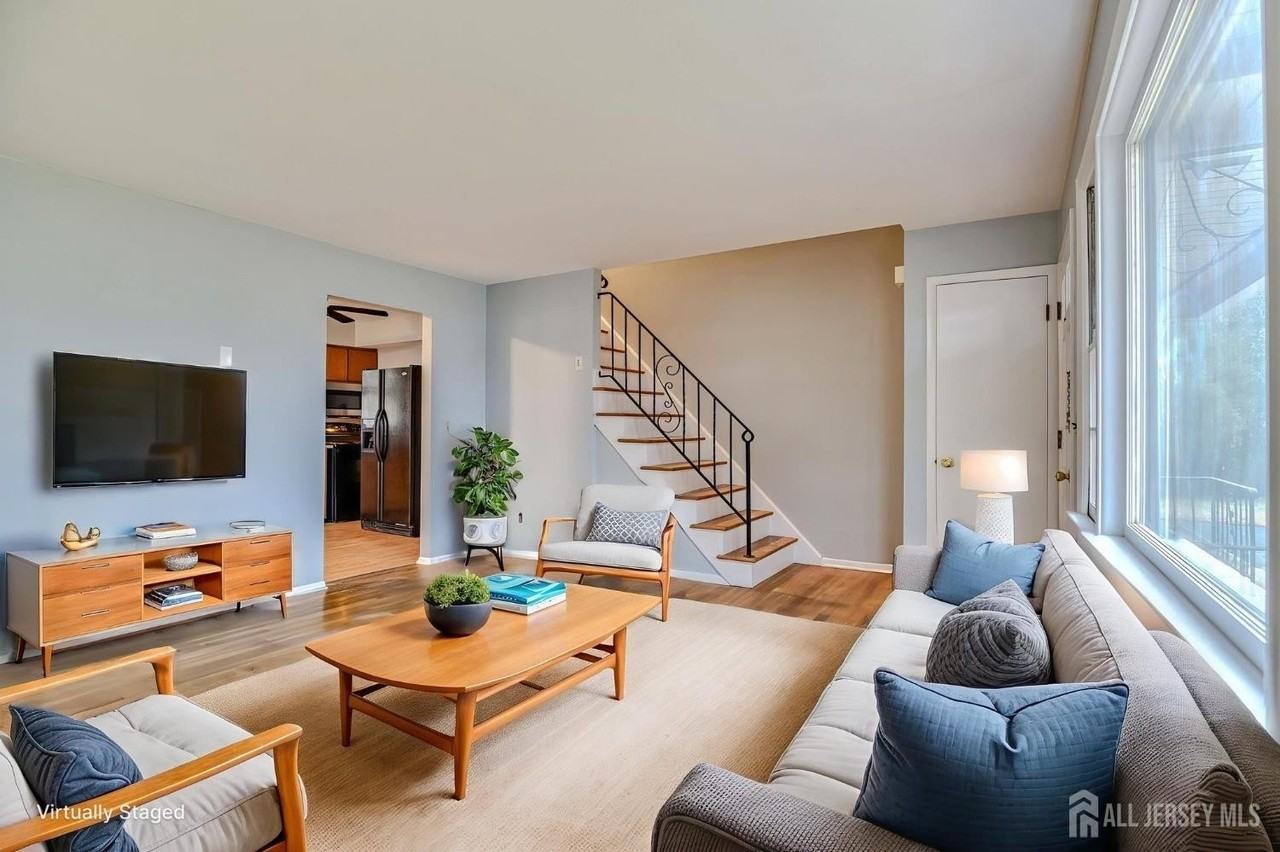 345 Lincoln Blvd - Photo 7 of 24