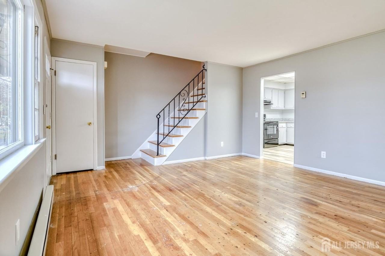 347 Lincoln Blvd - Photo 4 of 25