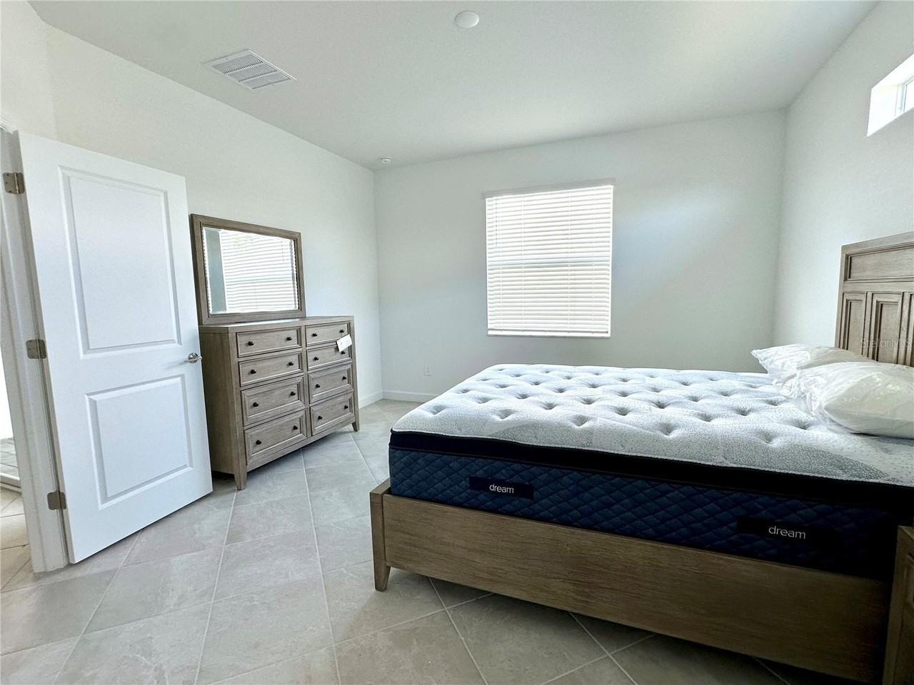 8225 Shore Lake Dr - Photo 7 of 39