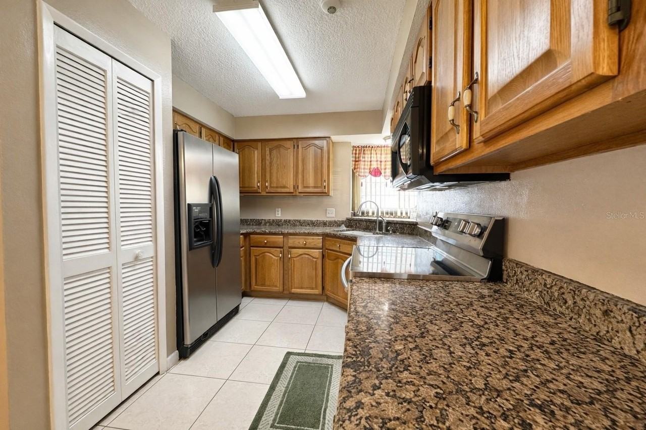 1108 Dartford Dr - Photo 4 of 20