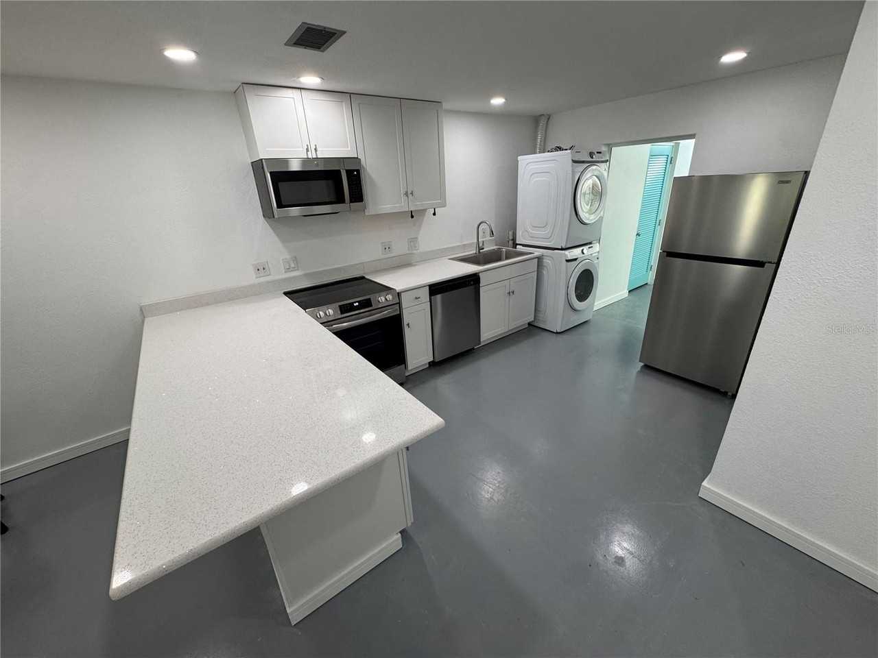 5720 13th Ave N #106B - Photo 4 of 28