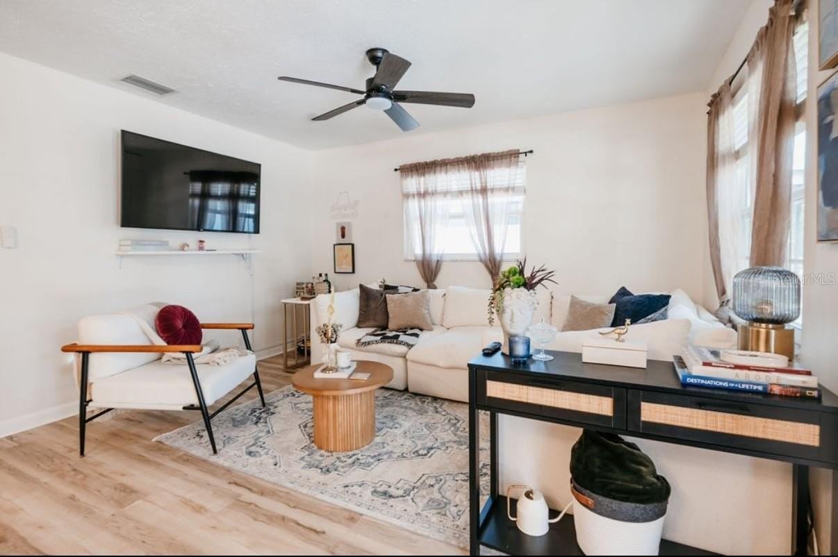 3229 W Fielder St - Photo 2 of 13