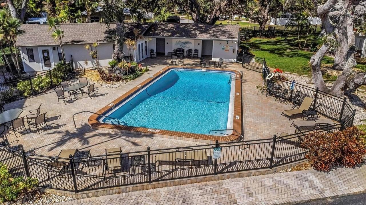 718 Lyndhurst St #904 - Photo 4 of 20