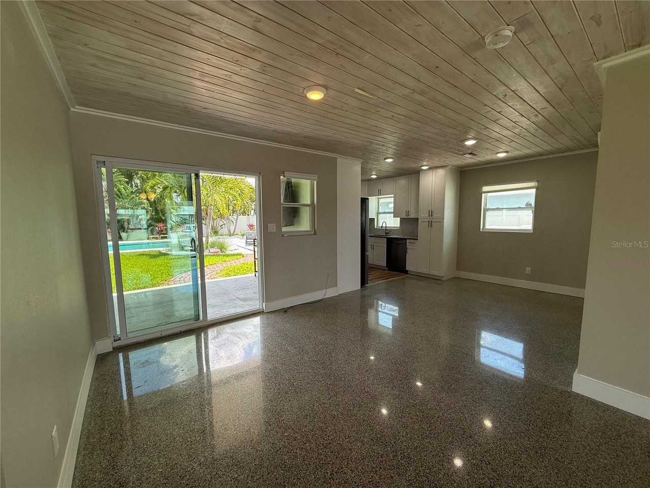 3665 Belle Vista Dr E - Photo 5 of 35