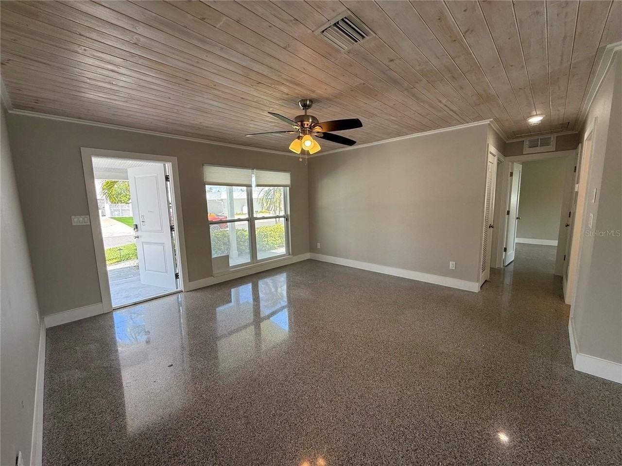 3665 Belle Vista Dr E - Photo 6 of 35