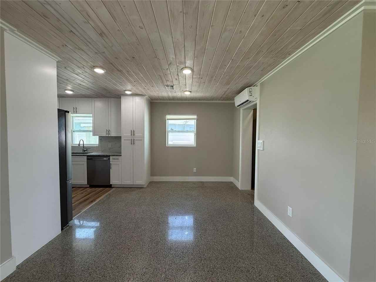 3665 Belle Vista Dr E - Photo 7 of 35