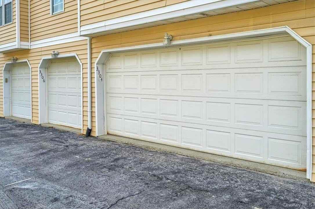 3304 Whispering Hls - Photo 4 of 32