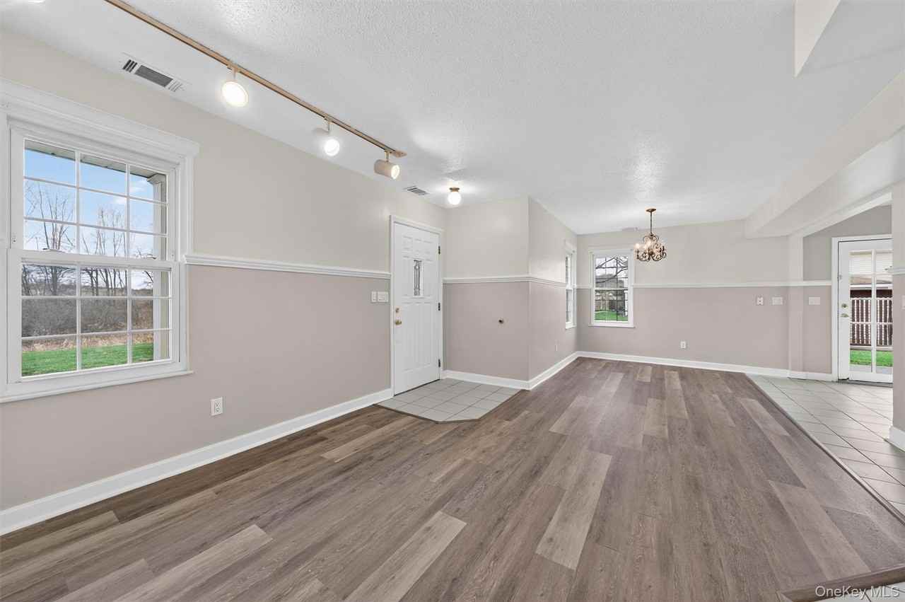 3304 Whispering Hls - Photo 7 of 32