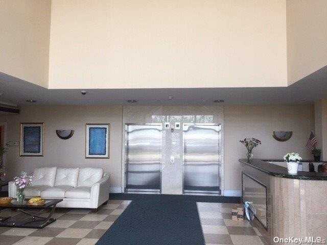 125 E Broadway Apt 507 - Photo 3 of 20