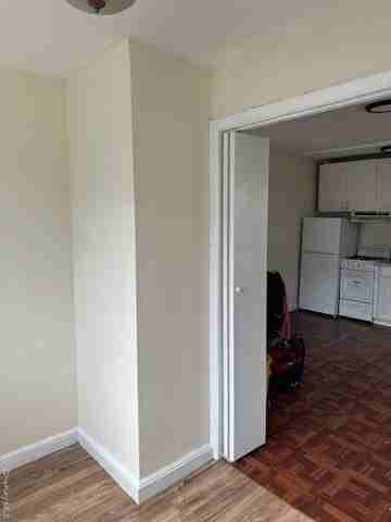 451 E Broadway Apt 1 - Photo 2 of 6