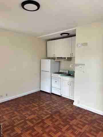 451 E Broadway Apt 1 - Photo 3 of 6