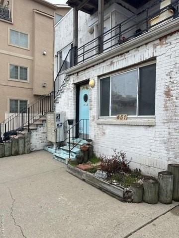 451 E Broadway Apt 1 - Photo 5 of 6