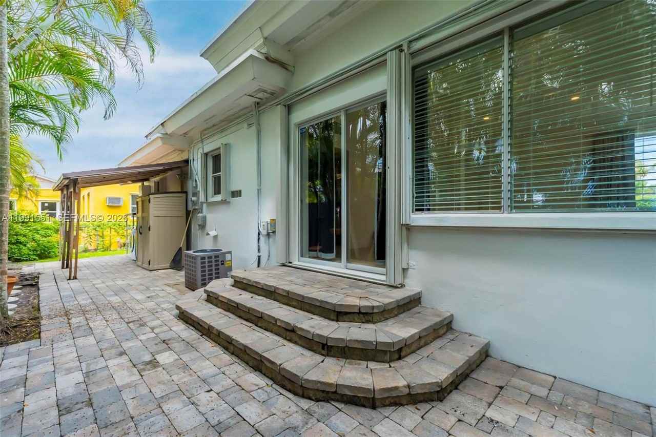 Sw 24th St - Photo 6 of 8