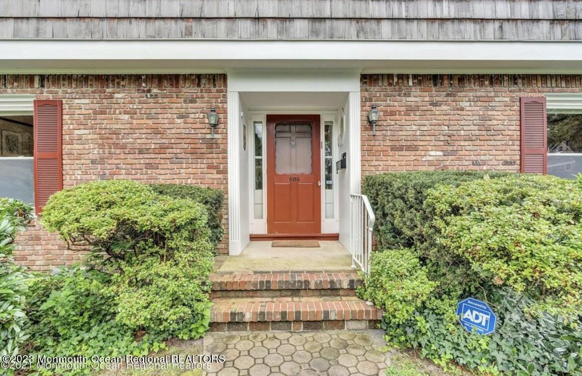 600 N Edgemere Dr - Photo 4 of 20