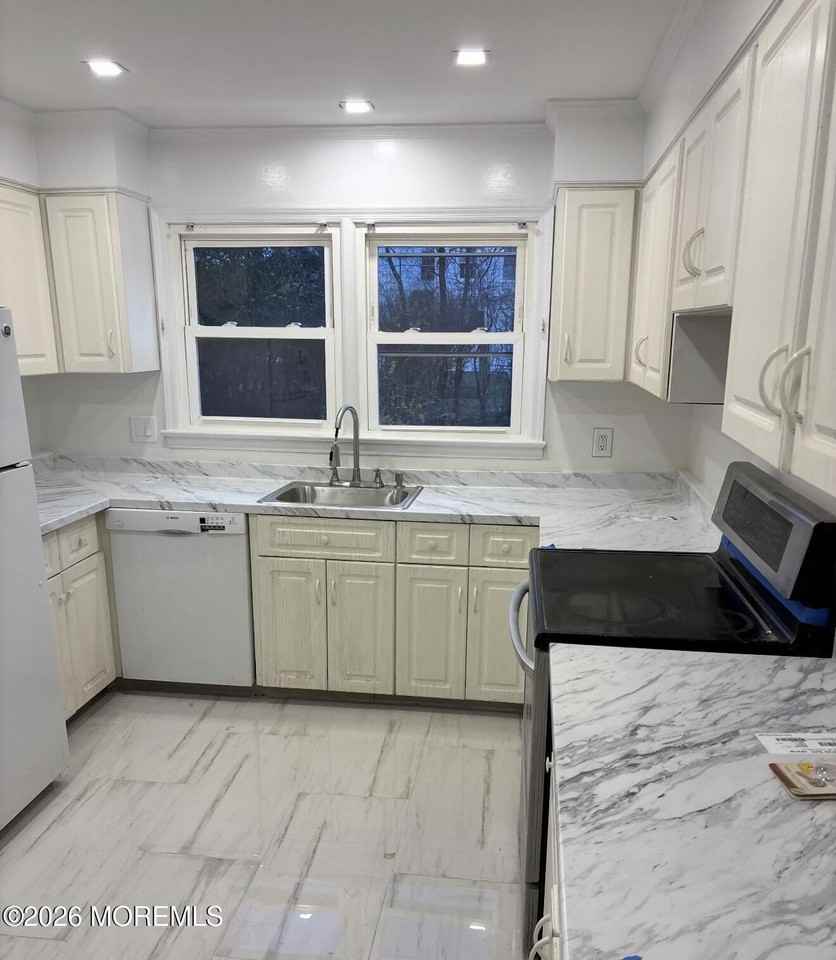 600 N Edgemere Dr - Photo 6 of 20