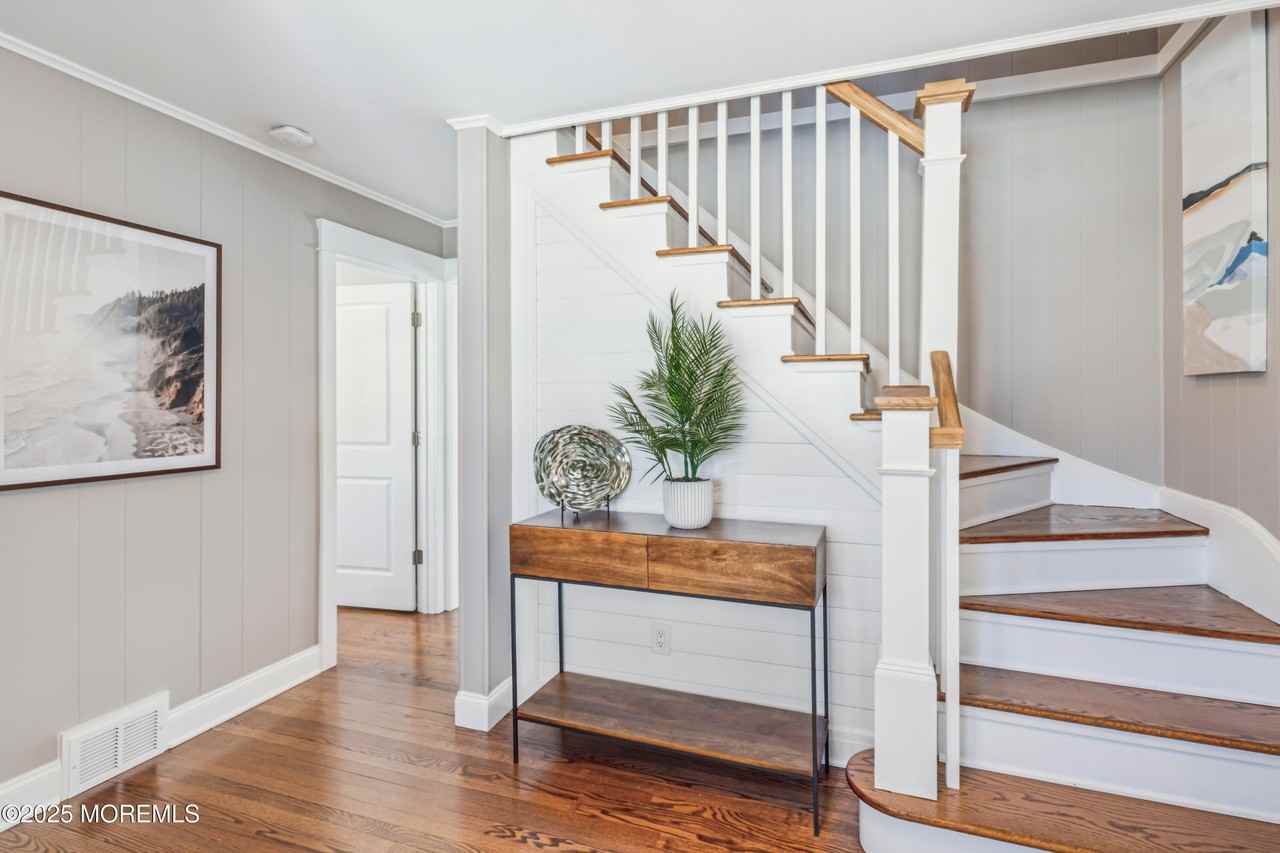 242 Curtis Point Dr - Photo 4 of 43
