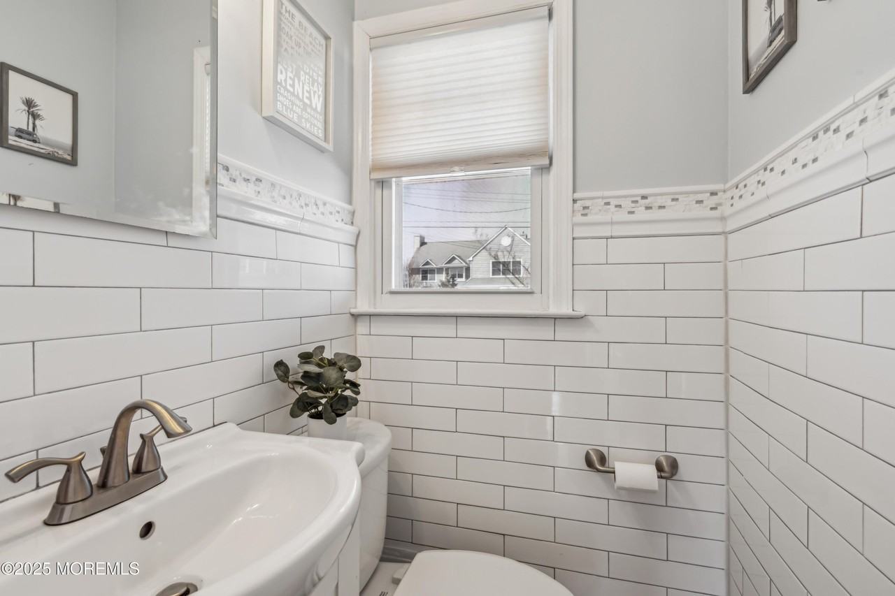 242 Curtis Point Dr - Photo 6 of 43