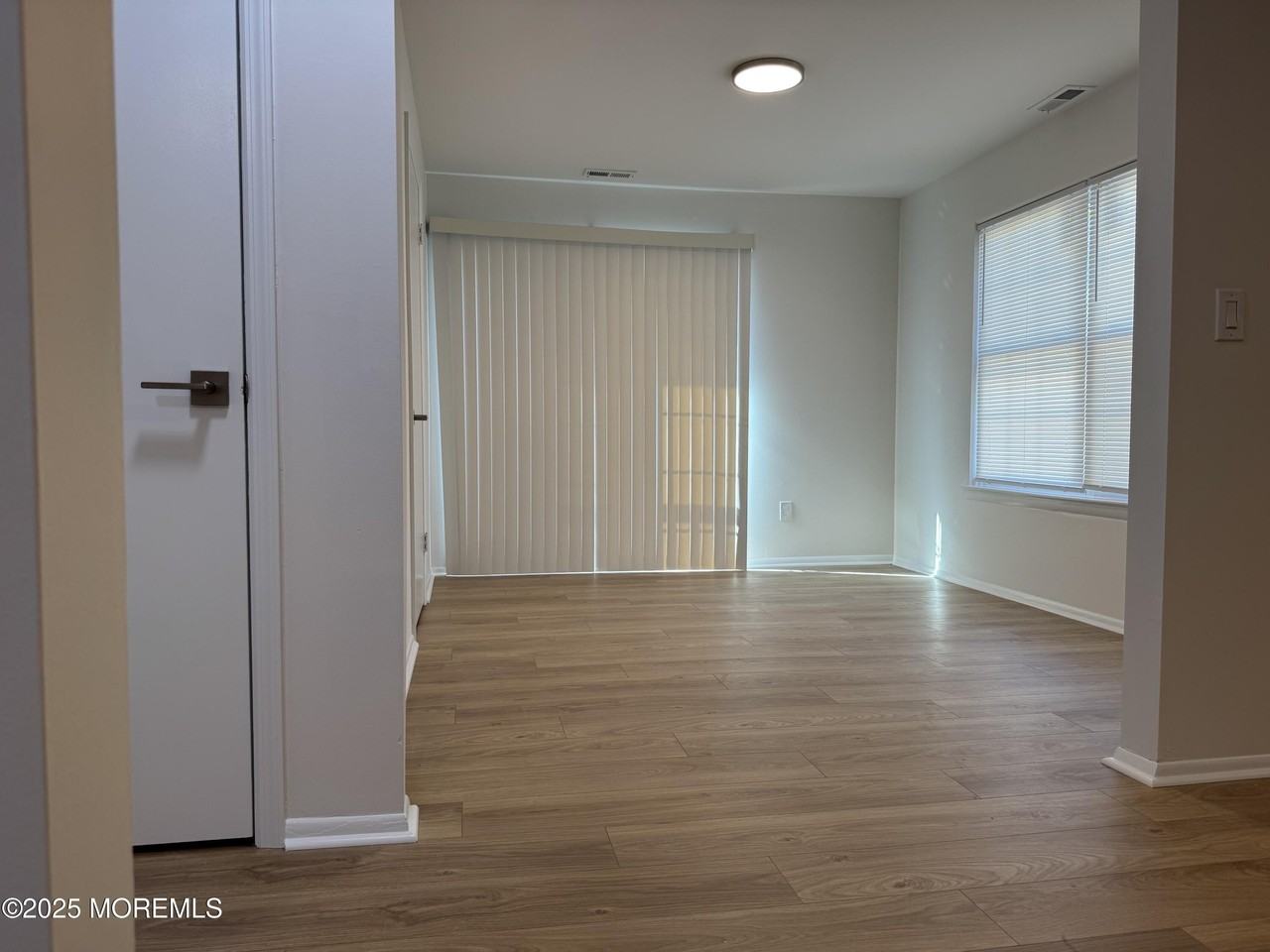 709 Zlotkin Cir #5 - Photo 6 of 38