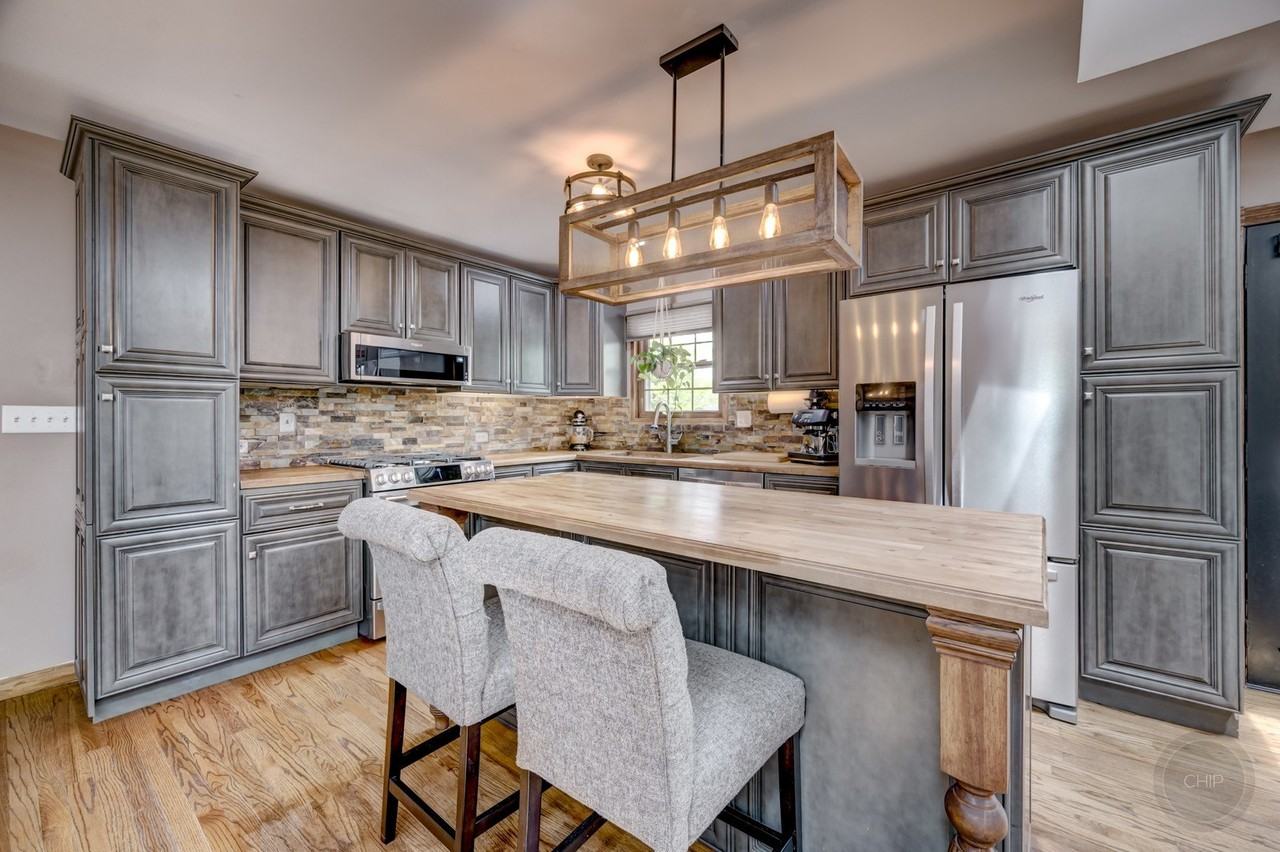 7215 Larchwood Ln - Photo 5 of 47