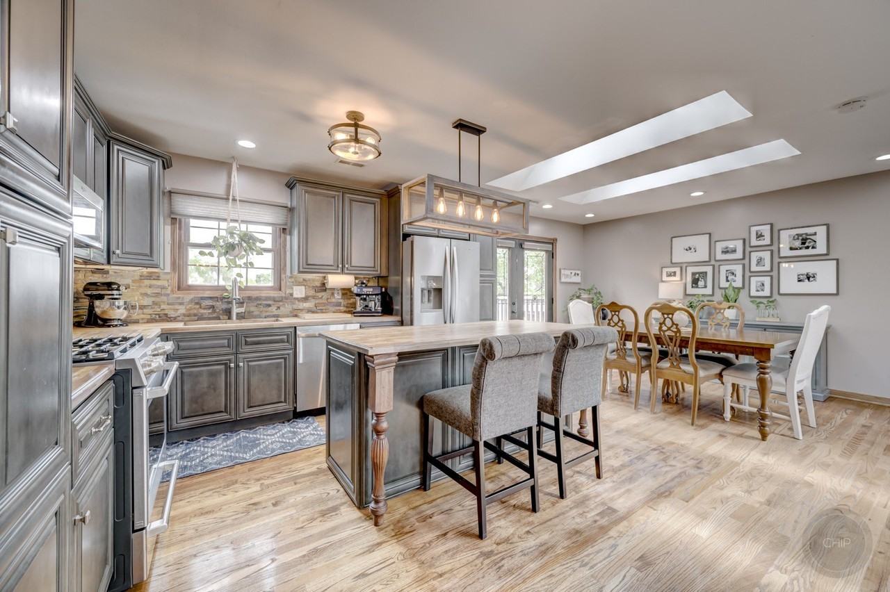 7215 Larchwood Ln - Photo 6 of 47