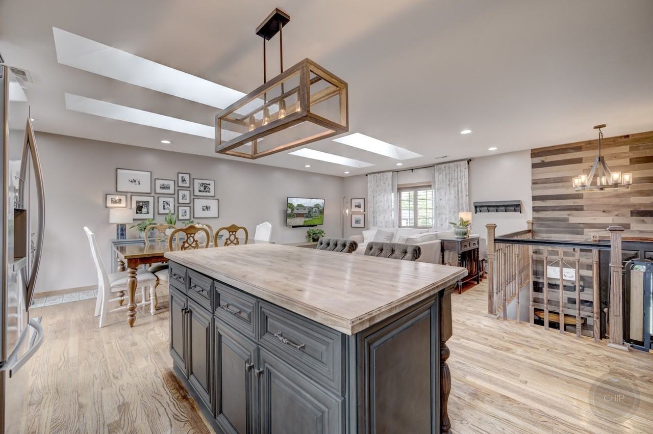 7215 Larchwood Ln - Photo 7 of 47