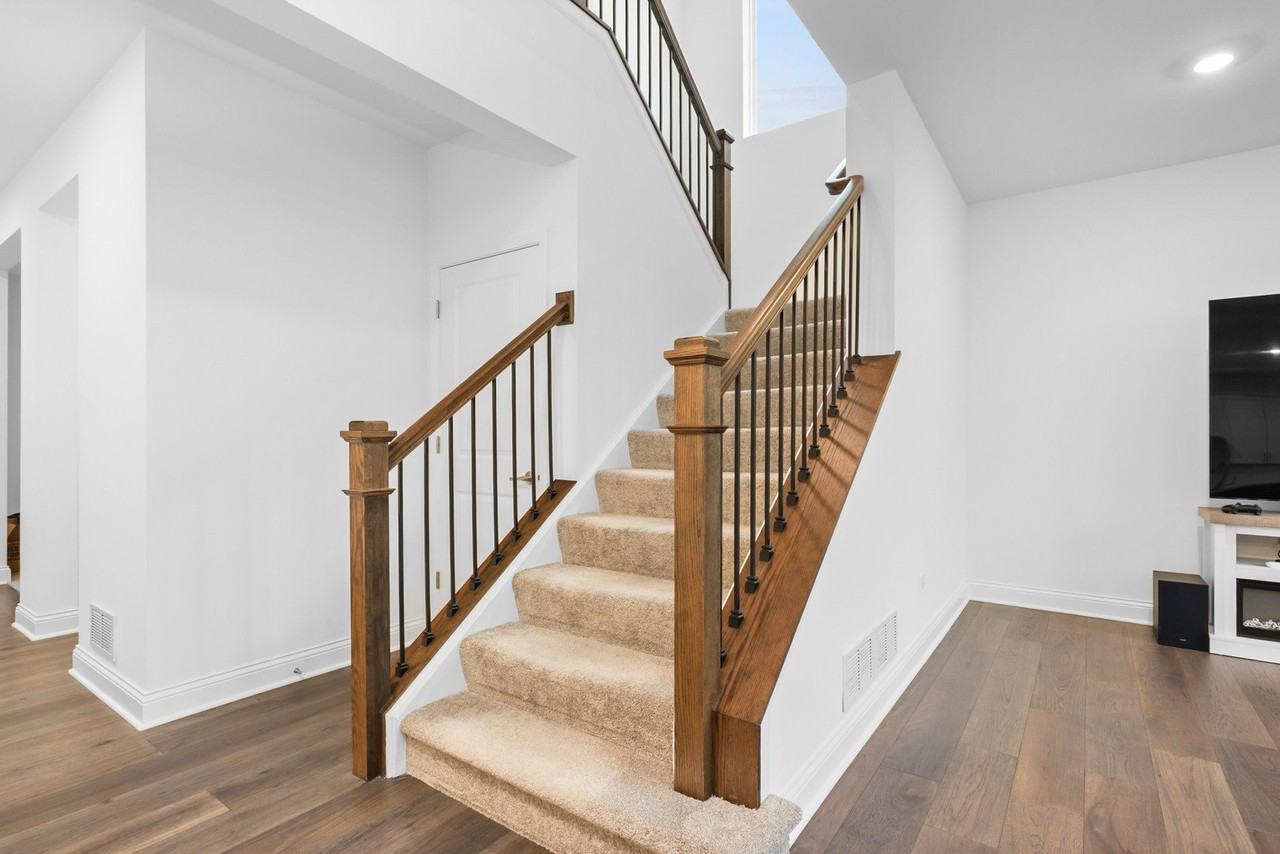 1014 Dr John Burkey Dr - Photo 3 of 34