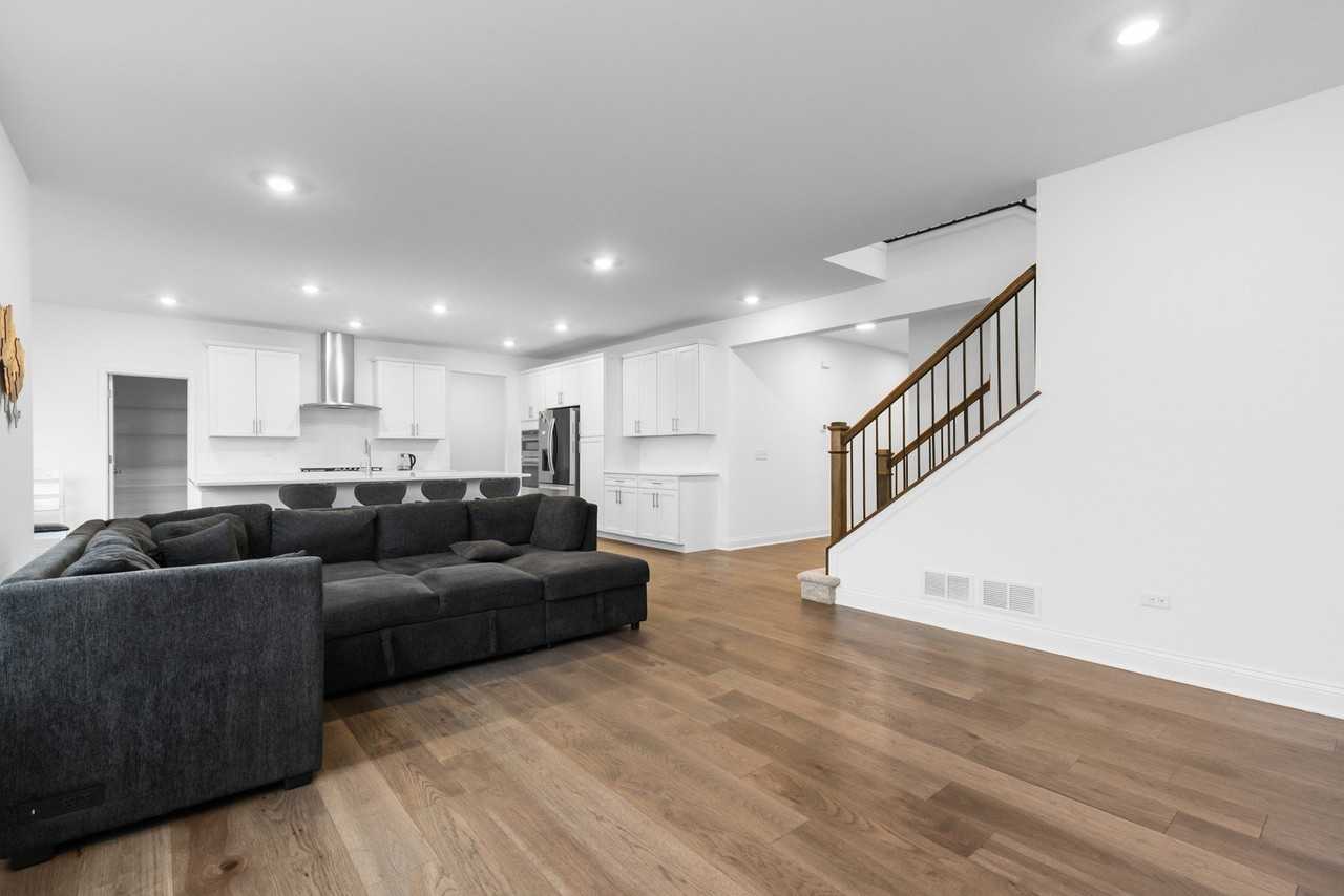 1014 Dr John Burkey Dr - Photo 5 of 34