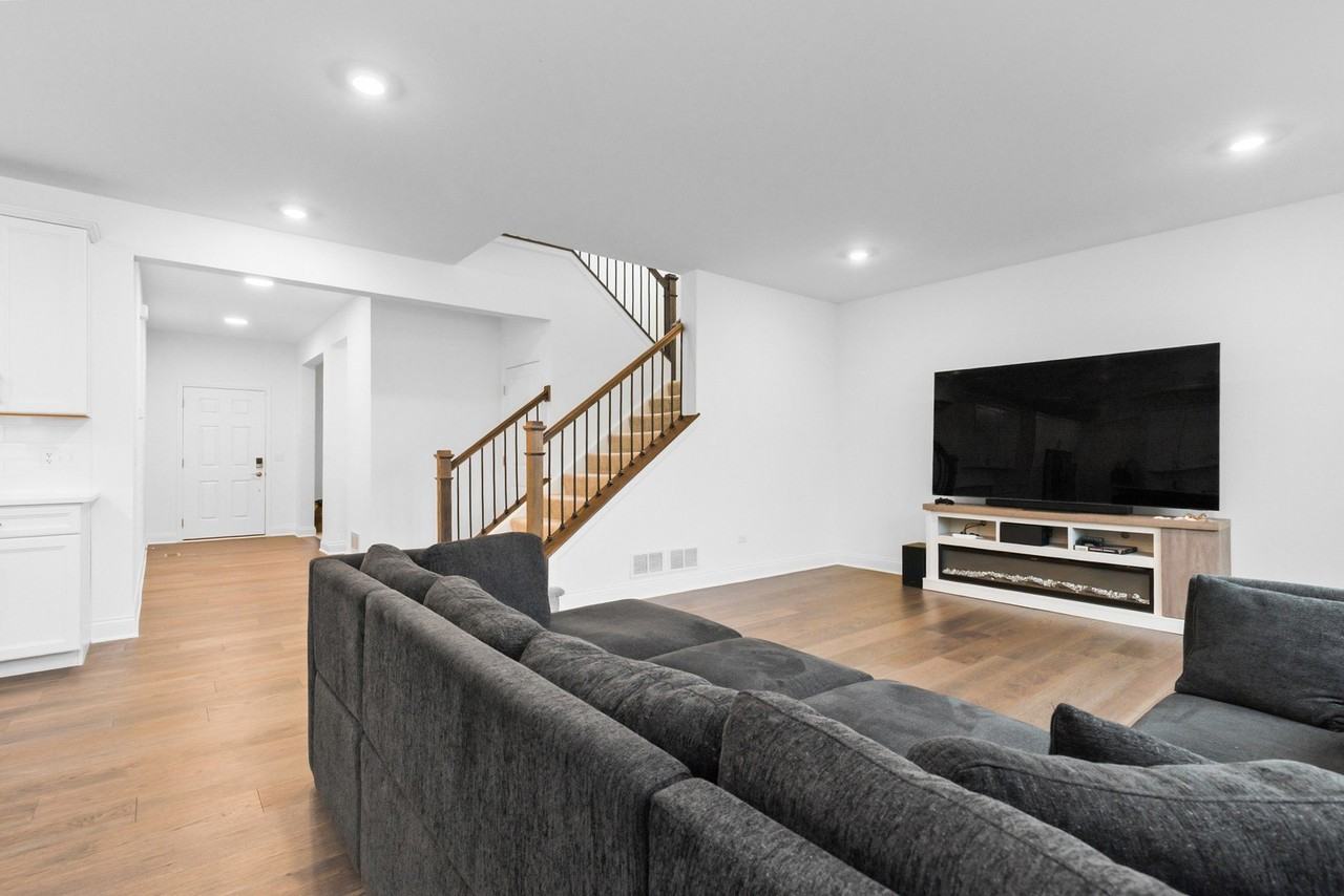 1014 Dr John Burkey Dr - Photo 6 of 34