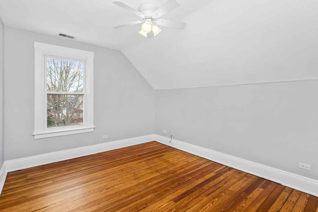 1116 Darrow Ave Unit 2f - Photo 2 of 15