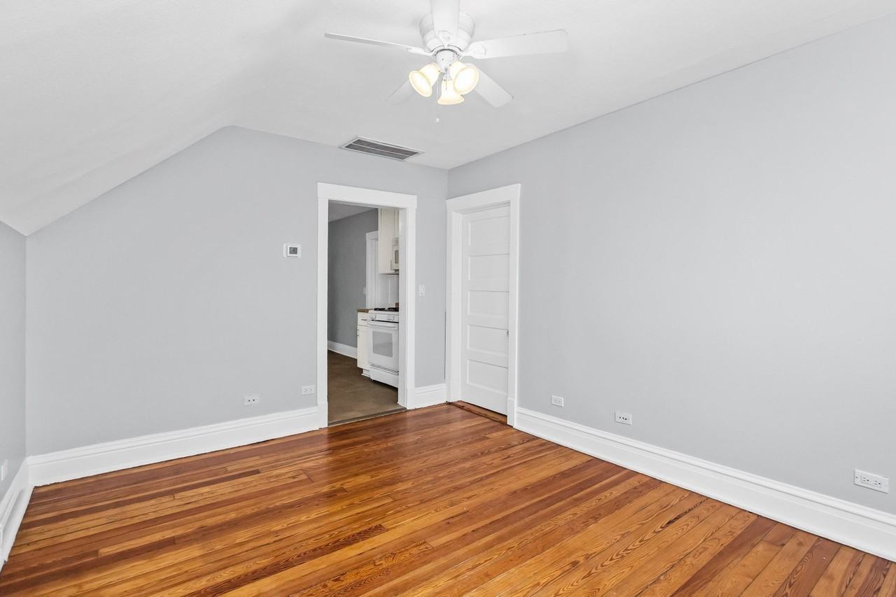 1116 Darrow Ave Unit 2f - Photo 3 of 15