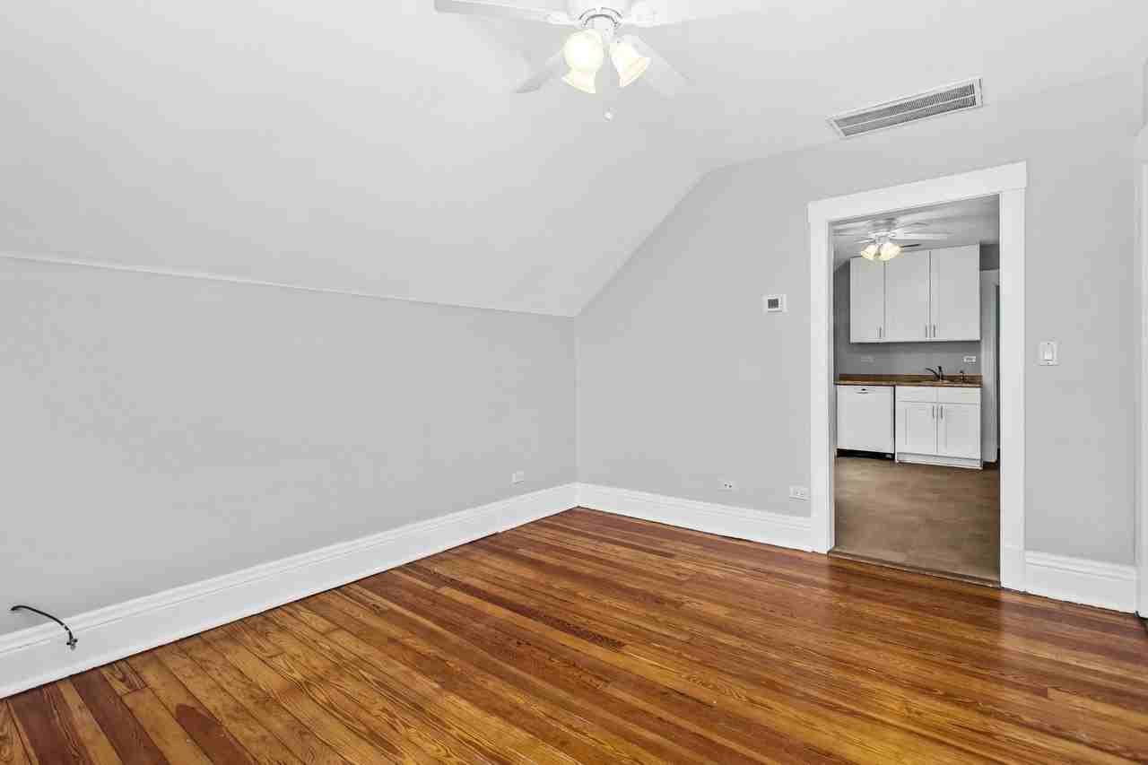 1116 Darrow Ave Unit 2f - Photo 4 of 15