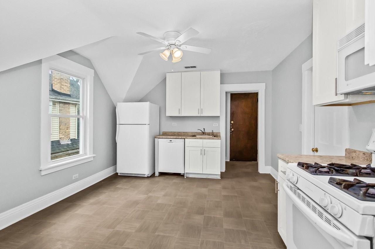 1116 Darrow Ave Unit 2f - Photo 5 of 15