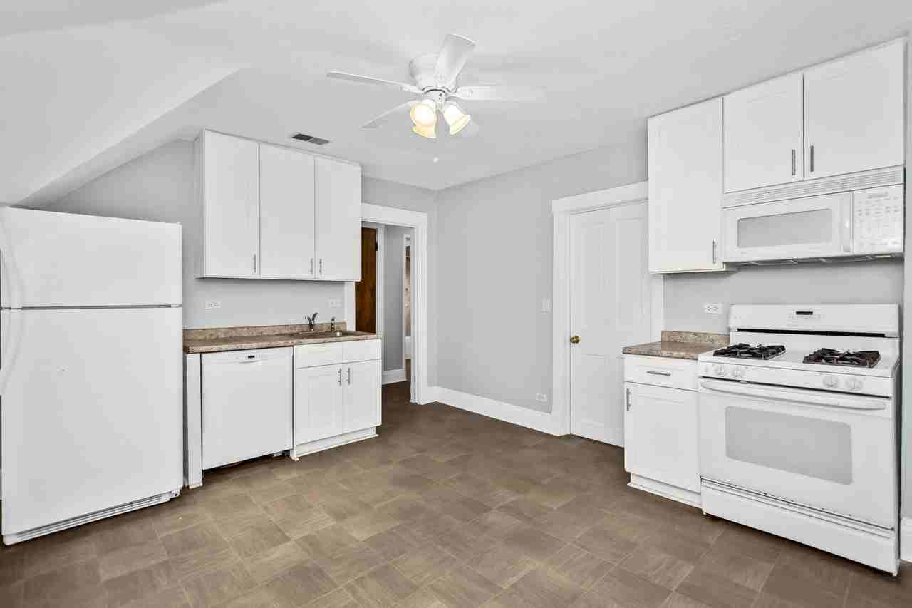 1116 Darrow Ave Unit 2f - Photo 6 of 15