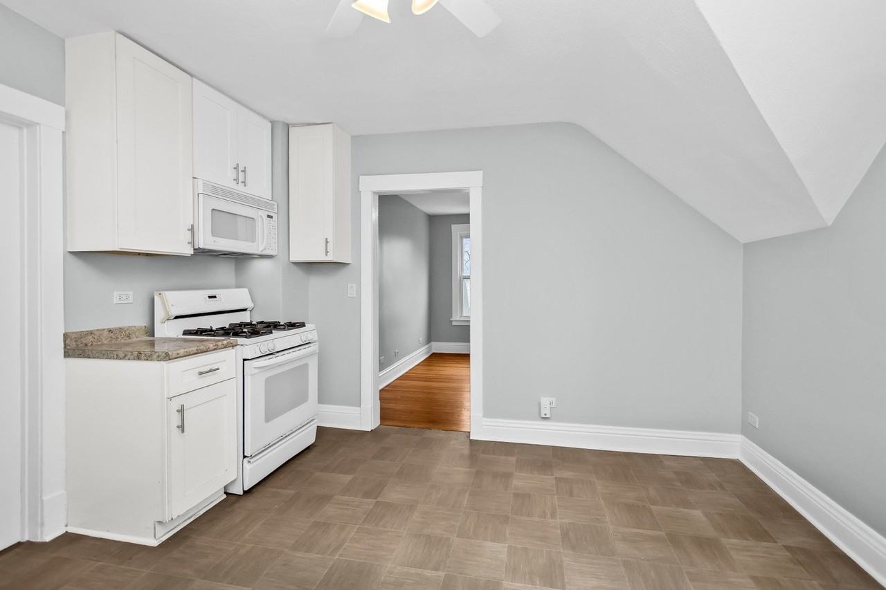 1116 Darrow Ave Unit 2f - Photo 7 of 15