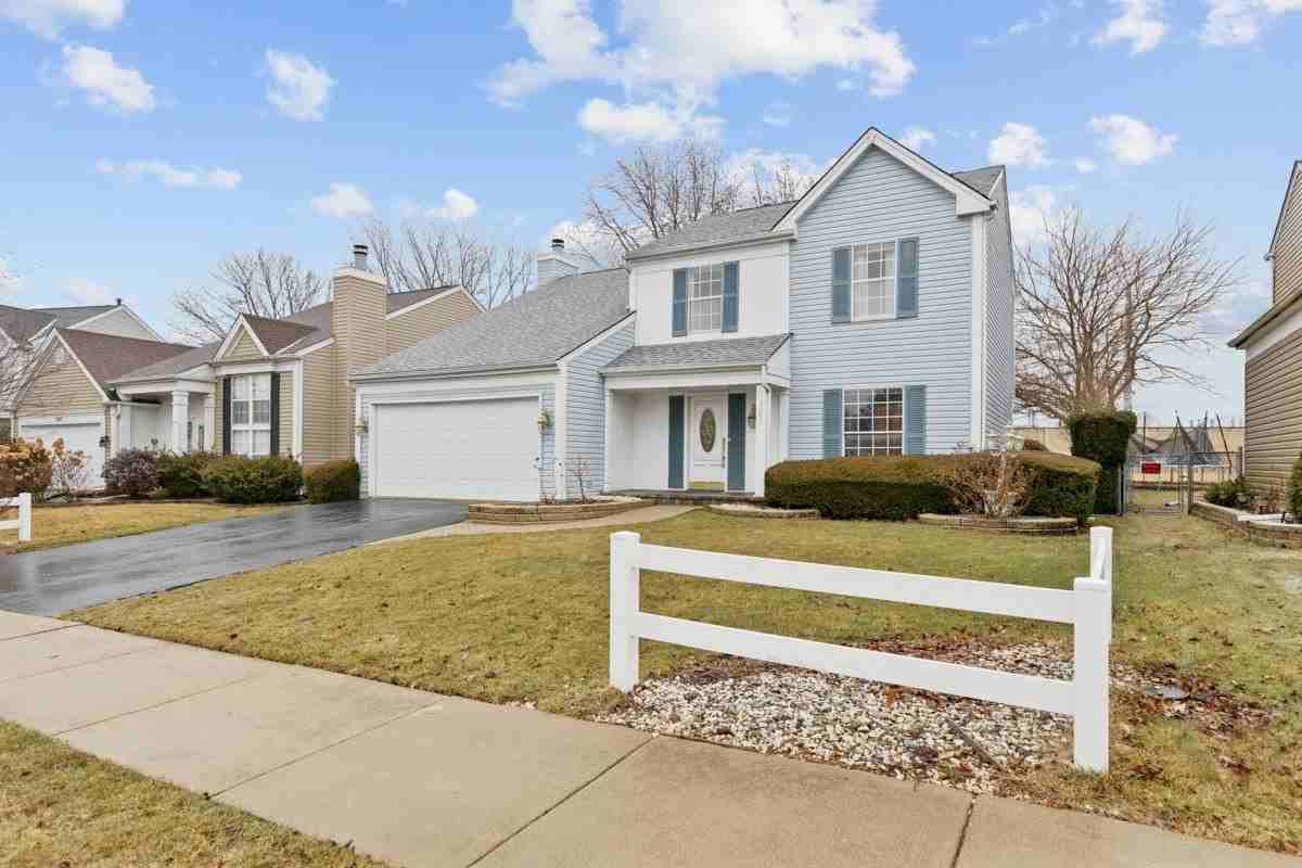 3245 Gresham Ln E - Photo 4 of 28