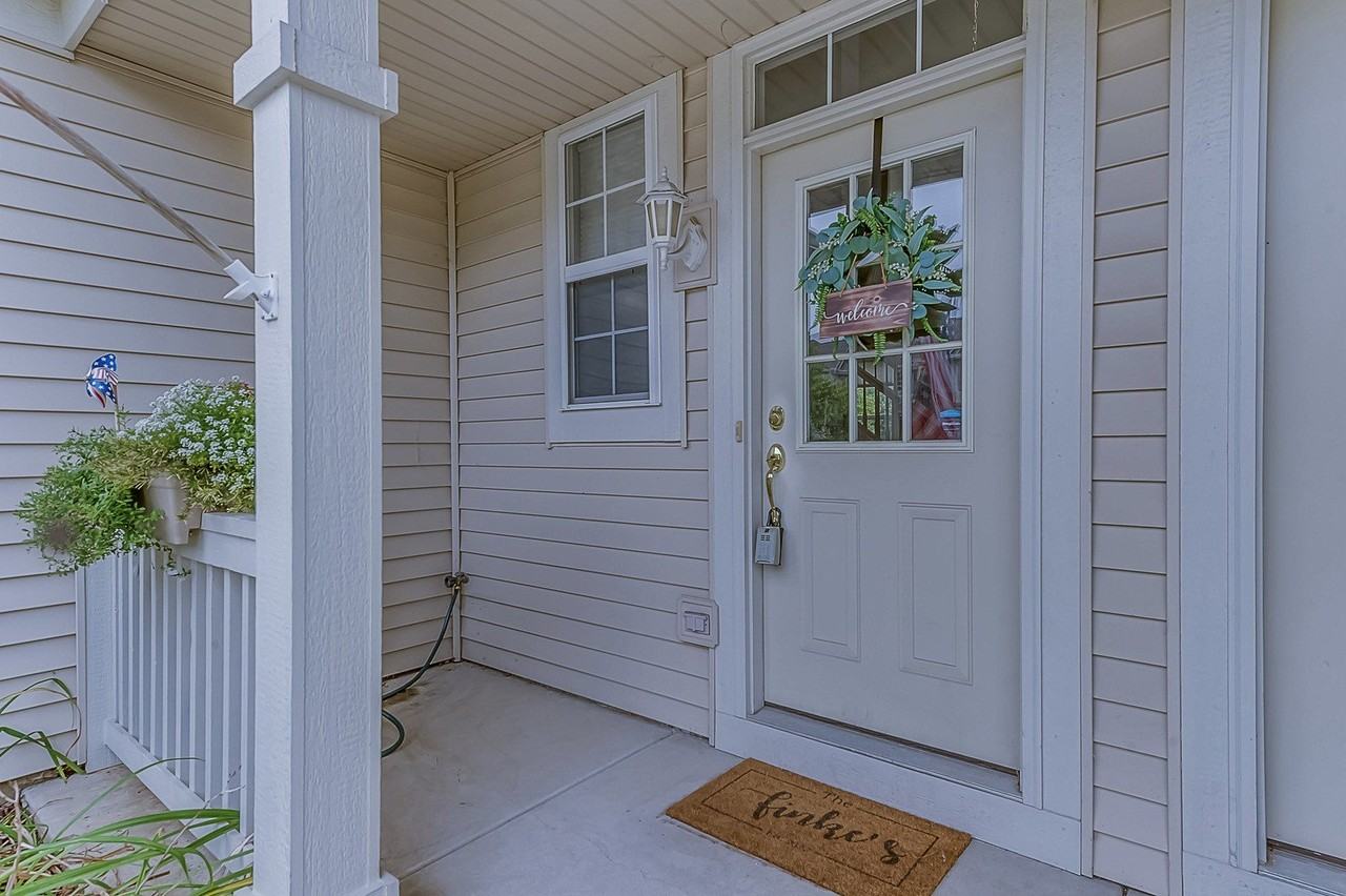 2172 Sunrise Cir - Photo 2 of 20