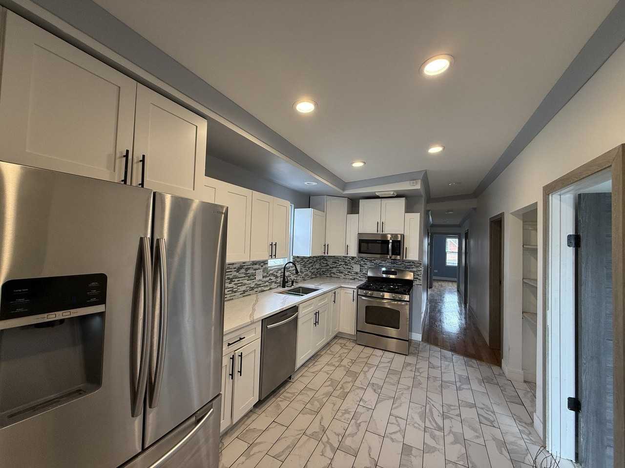 5942 S Justine St - Photo 3 of 17