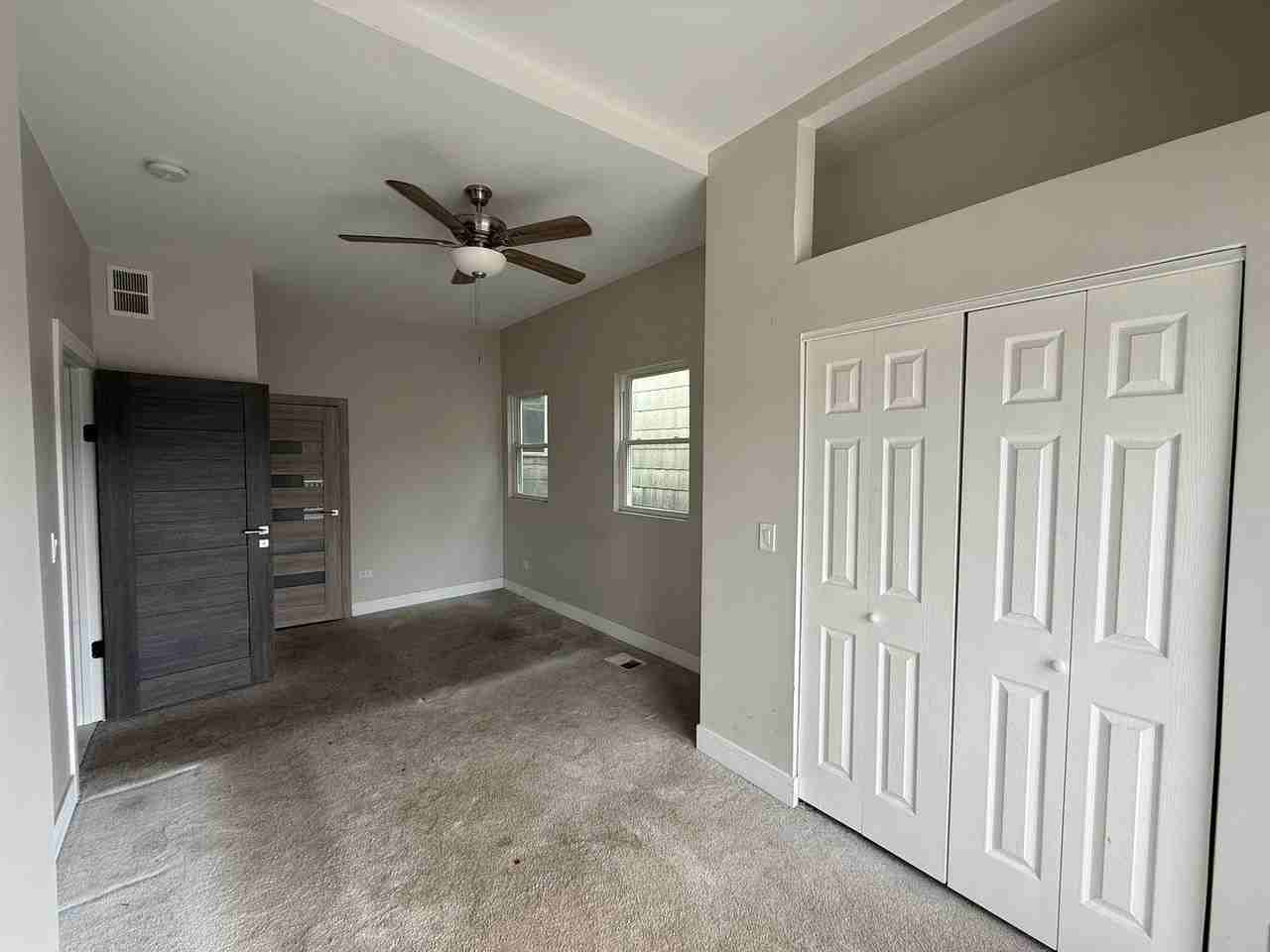 5942 S Justine St - Photo 4 of 17