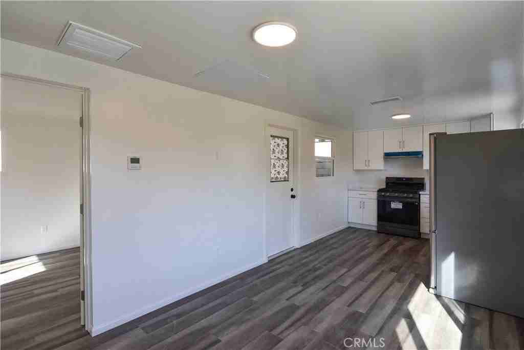 11039 Dodson St - Photo 4 of 23