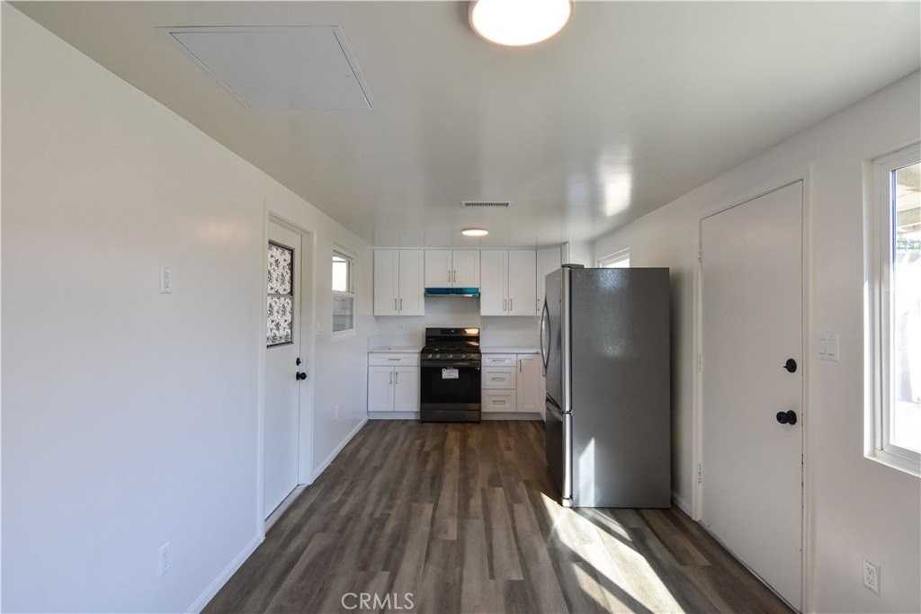 11039 Dodson St - Photo 5 of 23