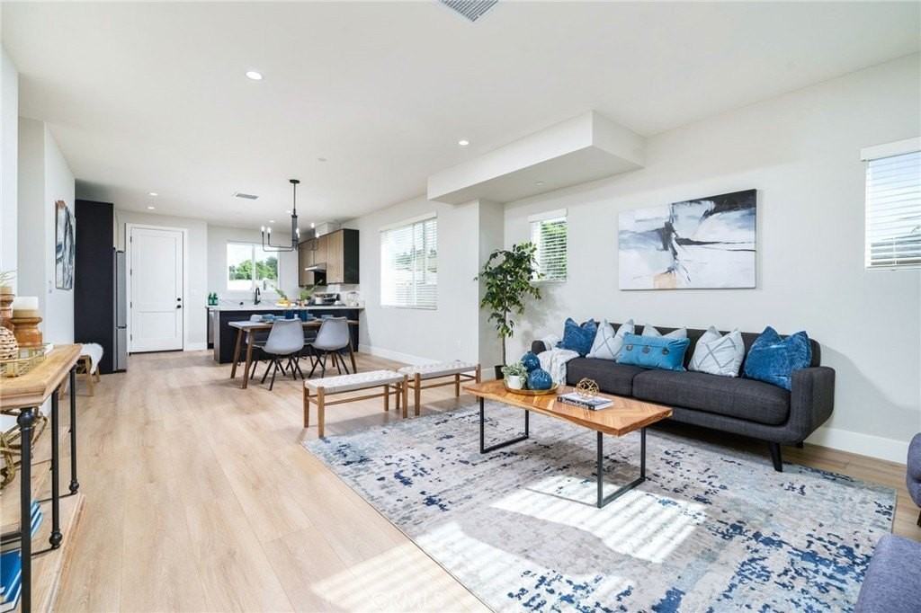 798 S Amelia Ave #B - Photo 4 of 29