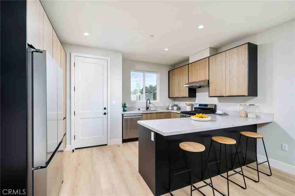 798 S Amelia Ave #B - Photo 6 of 29