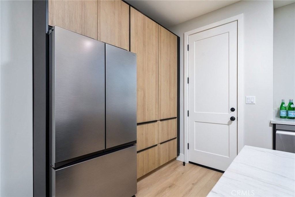 798 S Amelia Ave #B - Photo 7 of 29