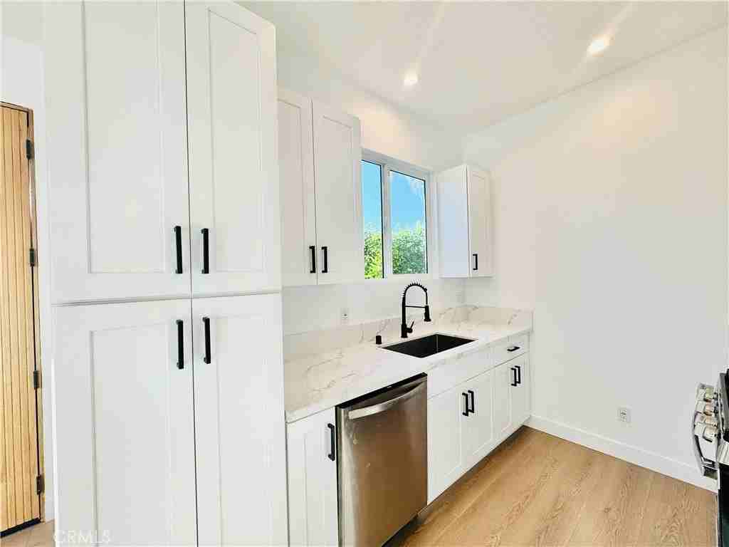 6858 Aura Ave - Photo 3 of 16