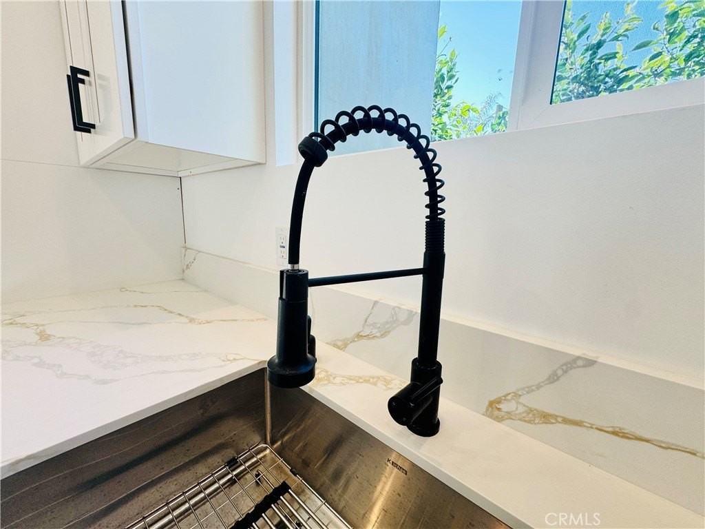 6858 Aura Ave - Photo 7 of 16