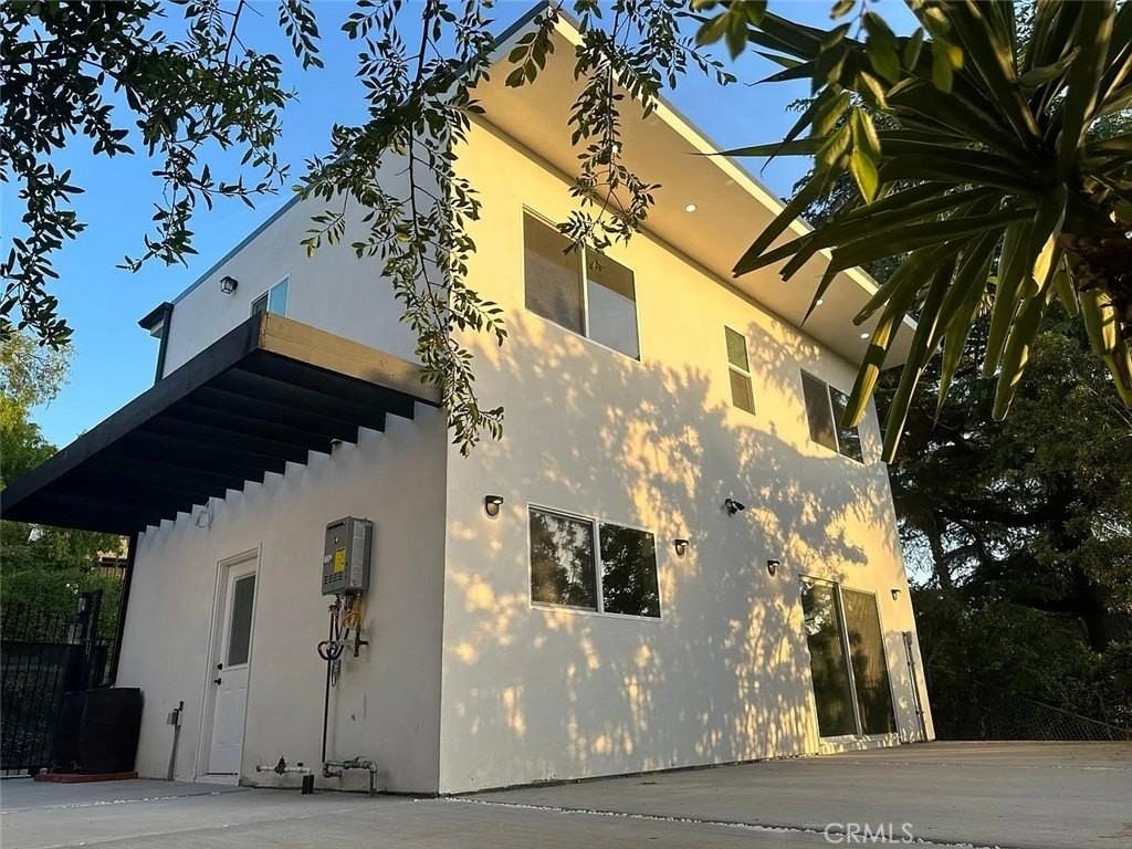 22823 Crespi St - Photo 2 of 15
