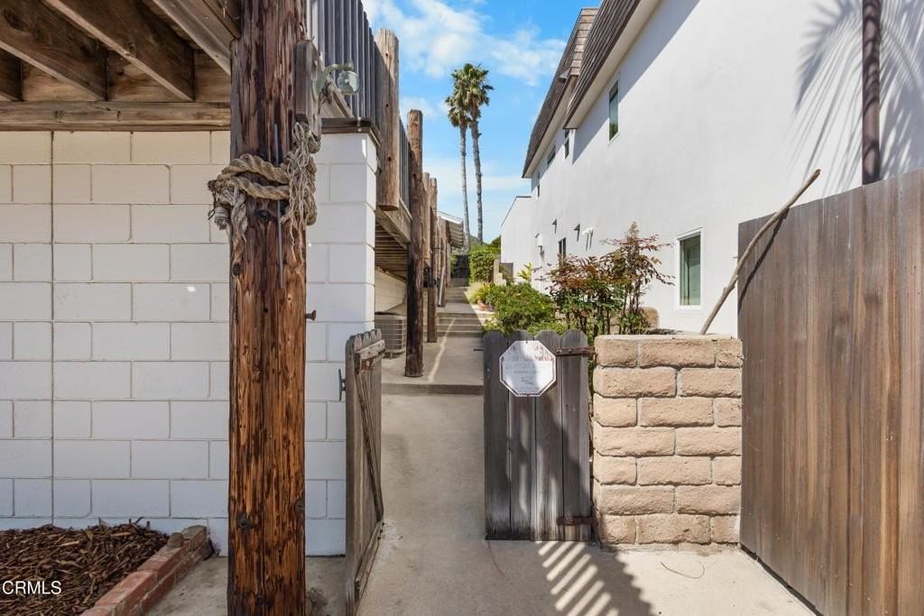 4237 Faria Rd - Photo 4 of 43